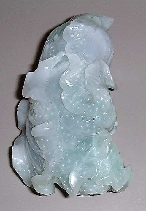 Jade carving resembling a Chinese cabbage (Side view)