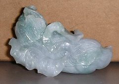 Jade carving resembling a Chinese cabbage (Standing view)