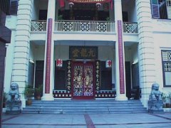 Temple with picture of doorgods 1
