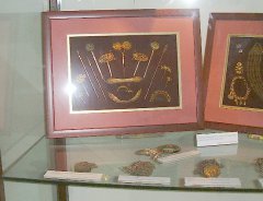 exhibit_old_pernakan_jewellery_pic1.jpg