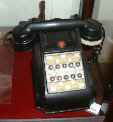 exhibit_old_telephone.jpg