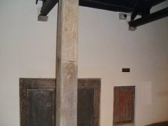 temple_interior_right_wall.jpg