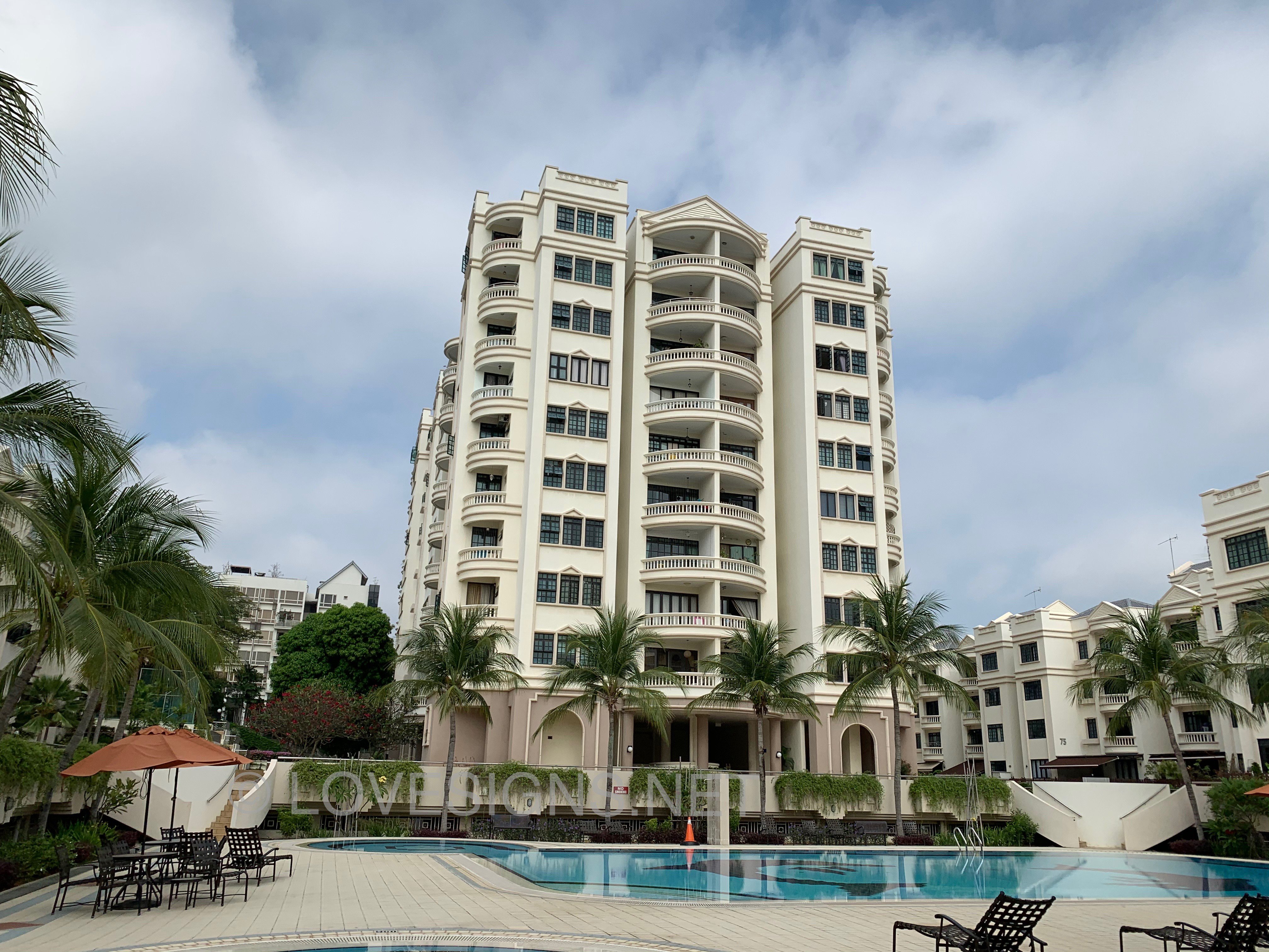 Park East Condominium
